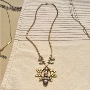 Elegant Gold Necklace with Gem Accents